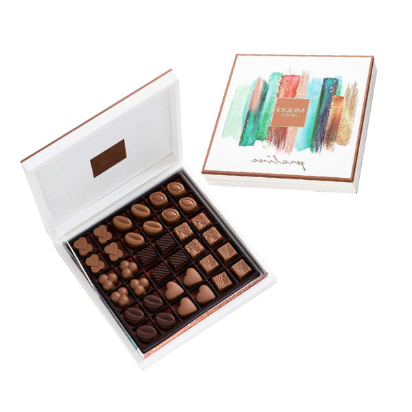 La lujosa caja de regalo de chocolate viene con una cinta para abrirla fácilmente, y la exquisita impresión agrega textura